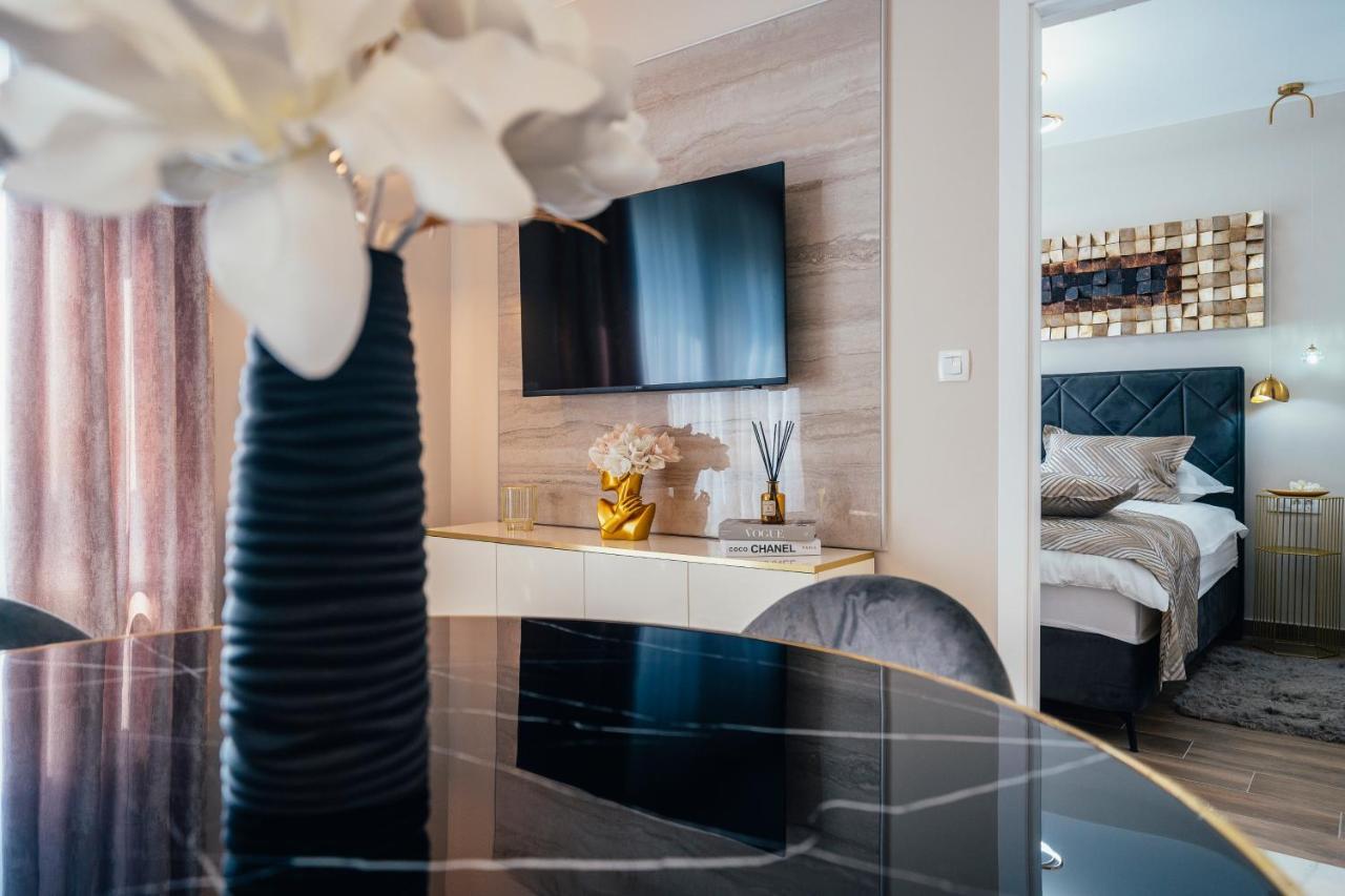Apartment Rixos Zadar Private Parking Garage Bagian luar foto